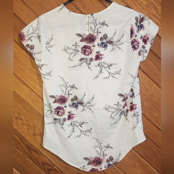 Emery Rose Small White And Floral Airbrush Rose Print Women's Top - Picture 7 of 12